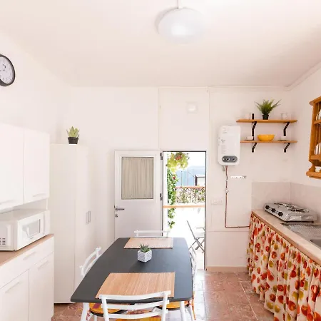 Casa Manolo, In A Seaside Village Above The Ocean Holiday home