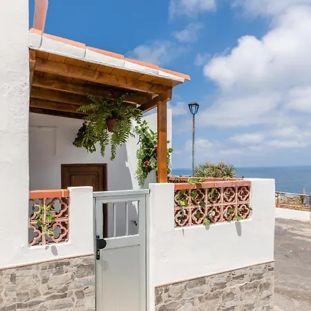 Casa Manolo, In A Seaside Village Above The Ocean Holiday home *